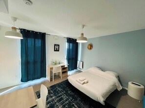 Desk, WiFi, bed sheets, wheelchair access