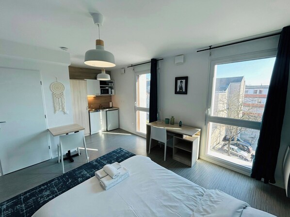 Desk, WiFi, bed sheets, wheelchair access