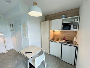 Fridge, microwave, coffee/tea maker, toaster