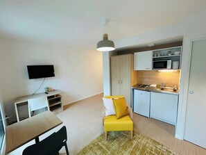 Interior - We Live In R - Suite 302 (Reims)