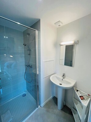 Hair dryer, towels