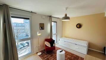 Skrivebord, wi-fi og sengetøy