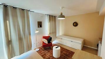 Schreibtisch, WLAN, Bettwäsche