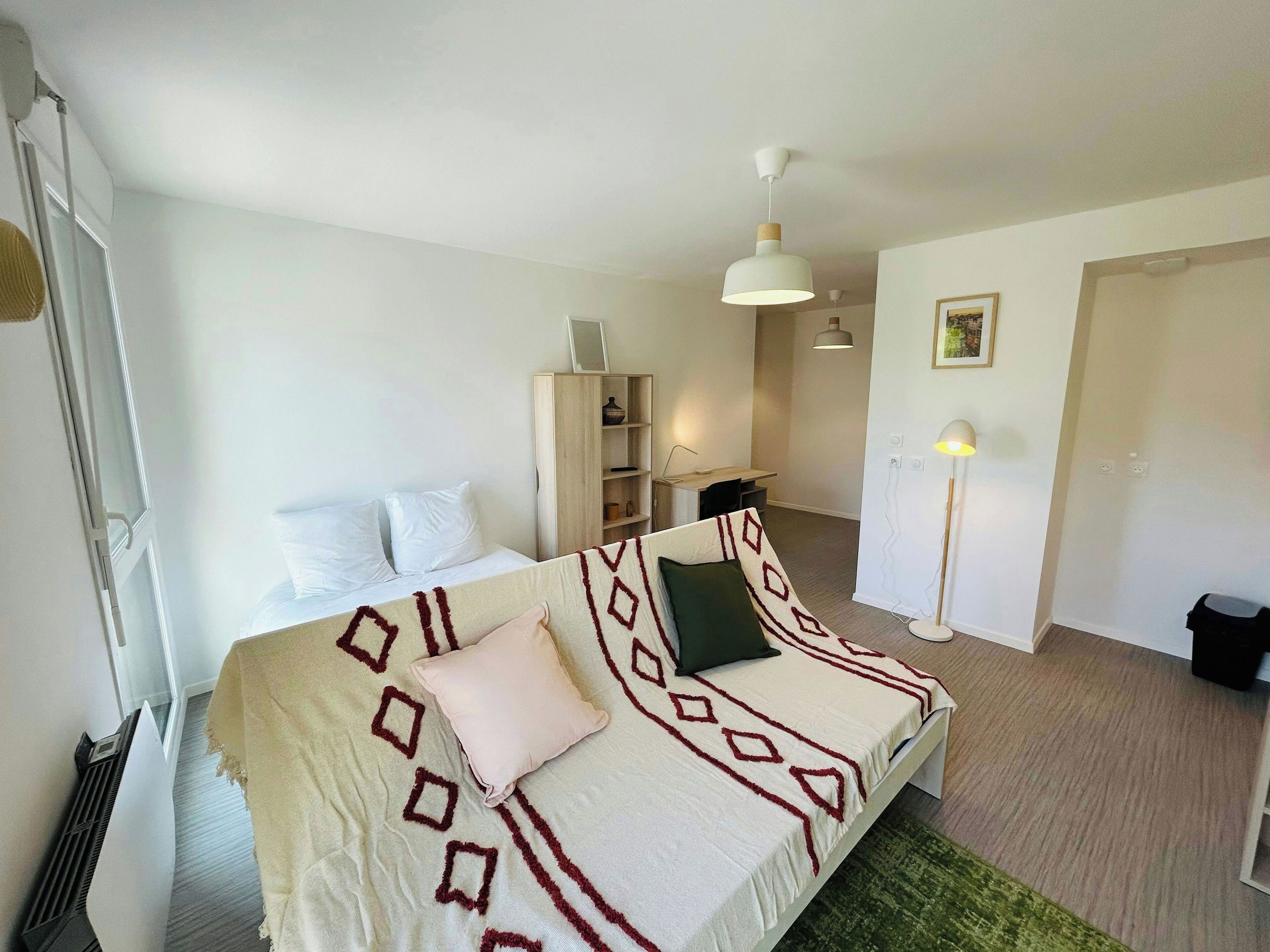 Bureau, Wi-Fi, draps fournis, accès pour personnes à mobilité réduite