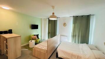 Desk, WiFi, bed sheets, wheelchair access