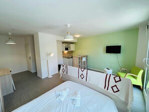 Desk, WiFi, bed sheets, wheelchair access