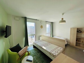 Desk, WiFi, bed sheets, wheelchair access