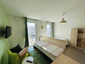 1 bedroom, desk, WiFi, bed sheets - Suite Moderne au coeur de Reims We Live In R 303 (Reims)