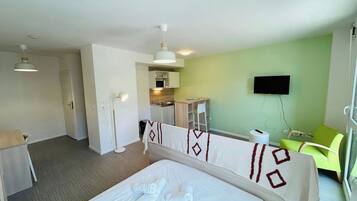 1 bedroom, desk, WiFi, bed sheets