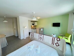 1 bedroom, desk, WiFi, bed sheets