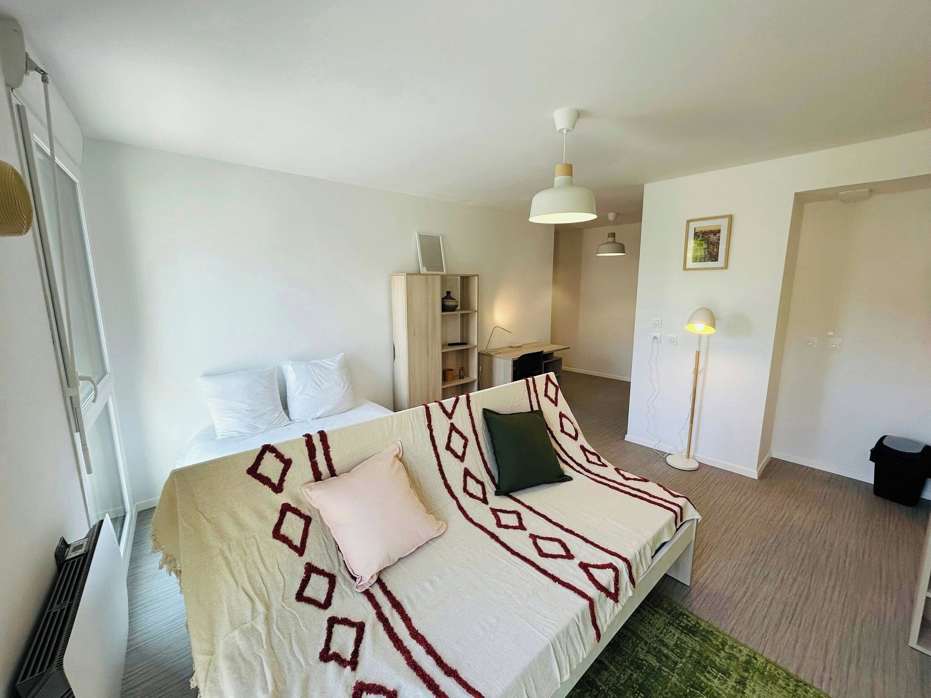 1 chambre, bureau, Wi-Fi, draps fournis
