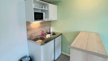 Fridge, microwave, coffee/tea maker, toaster