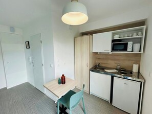 Fridge, microwave, coffee/tea maker, toaster