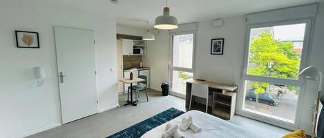 Schreibtisch, WLAN, Bettwäsche