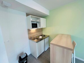 Fridge, microwave, coffee/tea maker, toaster