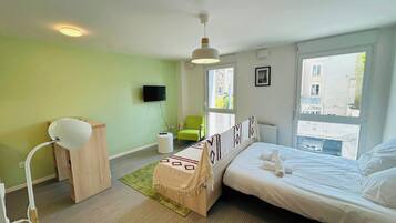 Een bureau, wifi, beddengoed, rolstoeltoegang