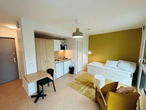 Desk, WiFi, bed sheets, wheelchair access