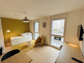 Desk, WiFi, bed sheets, wheelchair access