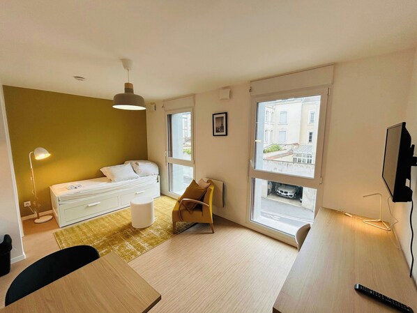 Desk, WiFi, bed sheets, wheelchair access