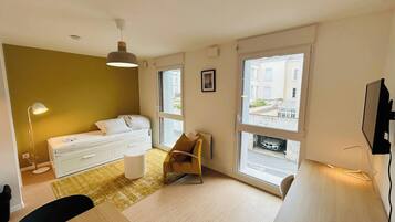 Desk, WiFi, bed sheets, wheelchair access