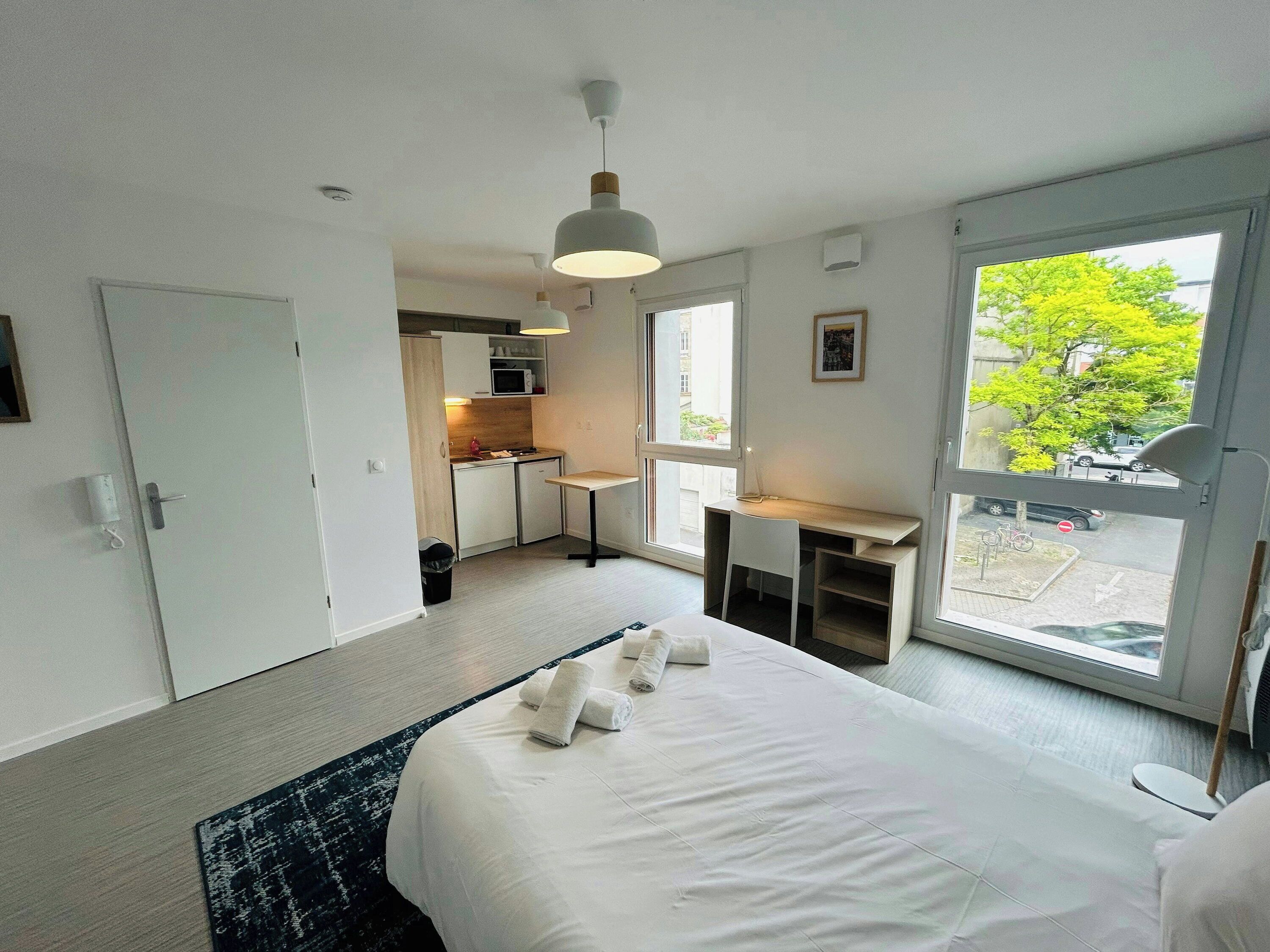 Desk, WiFi, bed sheets, wheelchair access