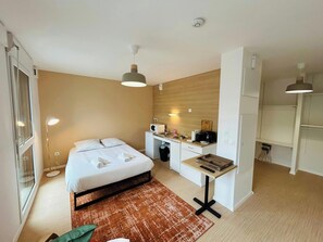 Skrivbord, wi-fi, sÀngklÀder och rullstolsanpassning