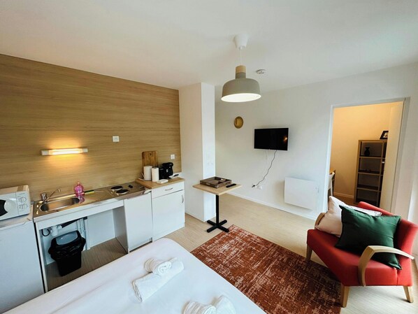 Een bureau, wifi, beddengoed, rolstoeltoegang