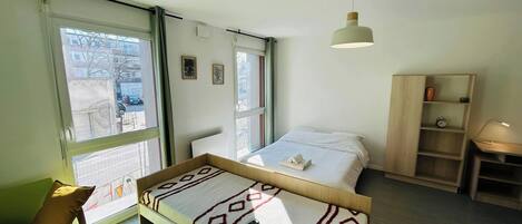 Desk, WiFi, bed sheets, wheelchair access