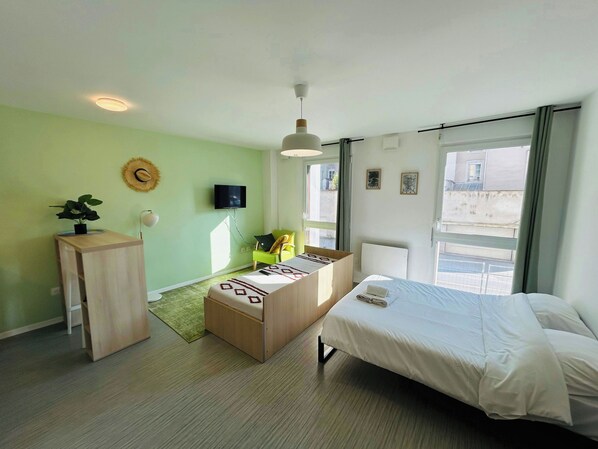 Desk, WiFi, bed sheets, wheelchair access