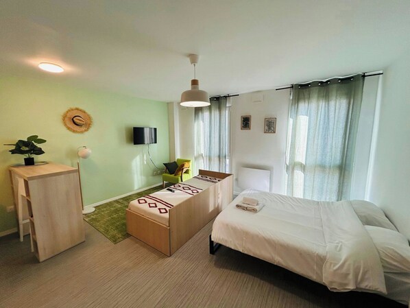 Desk, WiFi, bed sheets, wheelchair access