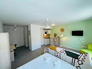 Desk, WiFi, bed sheets, wheelchair access