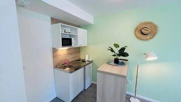 Fridge, microwave, coffee/tea maker, toaster