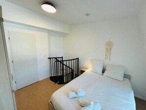 1 bedroom, desk, WiFi, bed sheets