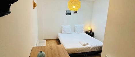 3 chambres, bureau, draps fournis