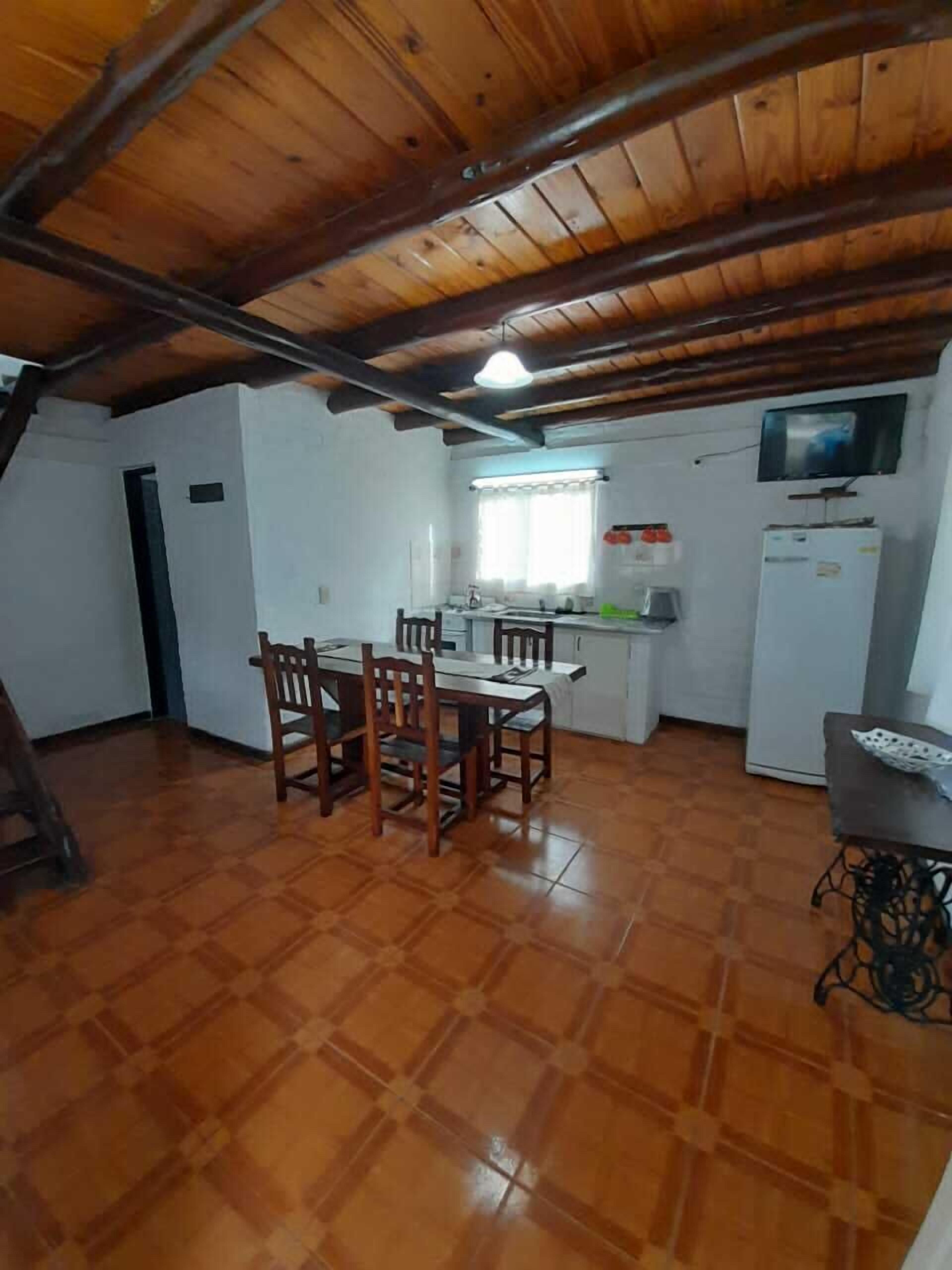 Cabaña familiar, balcón, vista a la montaña | Cocina privada | Refrigerador con congelador, horno y parrilla de estufa 