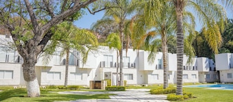 Modern House in Yautepec l Pool & Garden