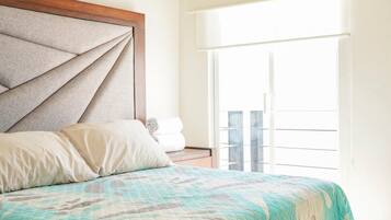 3 bedrooms, down duvets, desk, laptop workspace