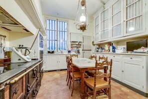 Kühlschrank, Ofen, Herdplatte, Geschirrspüler