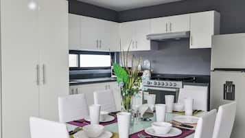 Comfort Apartment, 2 Bedrooms, Non Smoking | Dining room
