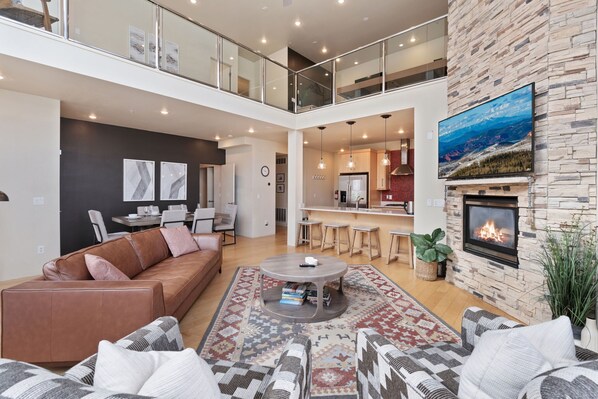 TV, fireplace - 3min Walk to Ski Lifts*Hot Tub*Sauna*Views (Brian Head)