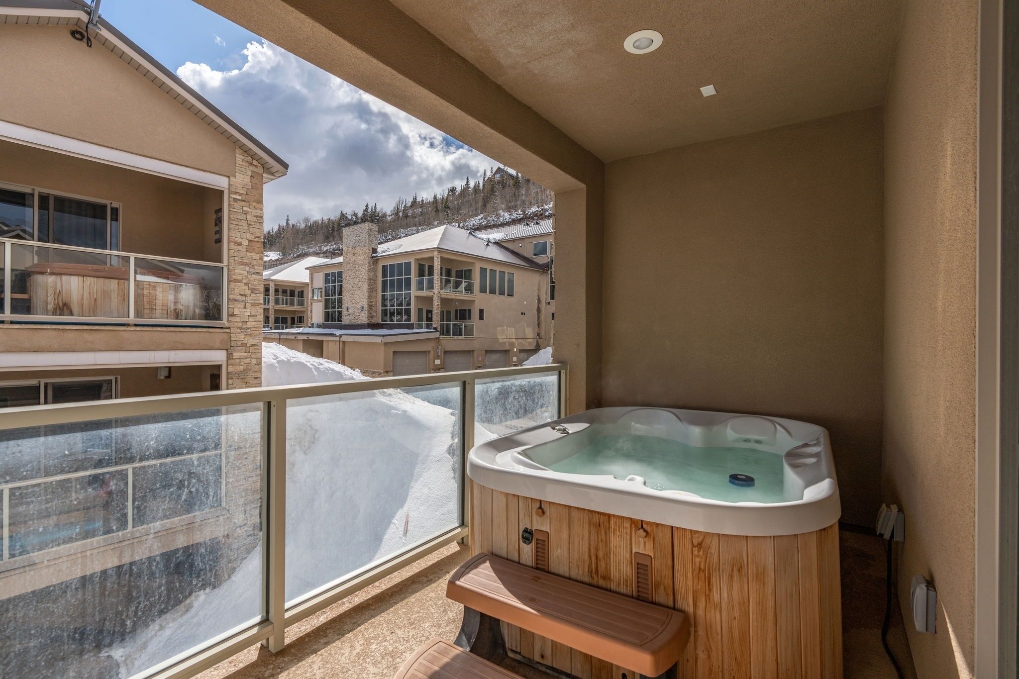 Indoor spa tub