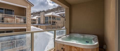 Indoor spa tub