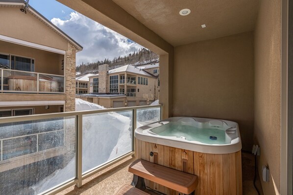 Indoor spa tub - 3min Walk to Ski Lifts*Hot Tub*Sauna*Views (Brian Head)