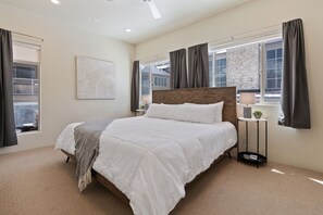 2 bedrooms, travel crib, free WiFi - 3min Walk to Ski Lifts*Hot Tub*Sauna*Views (Brian Head)