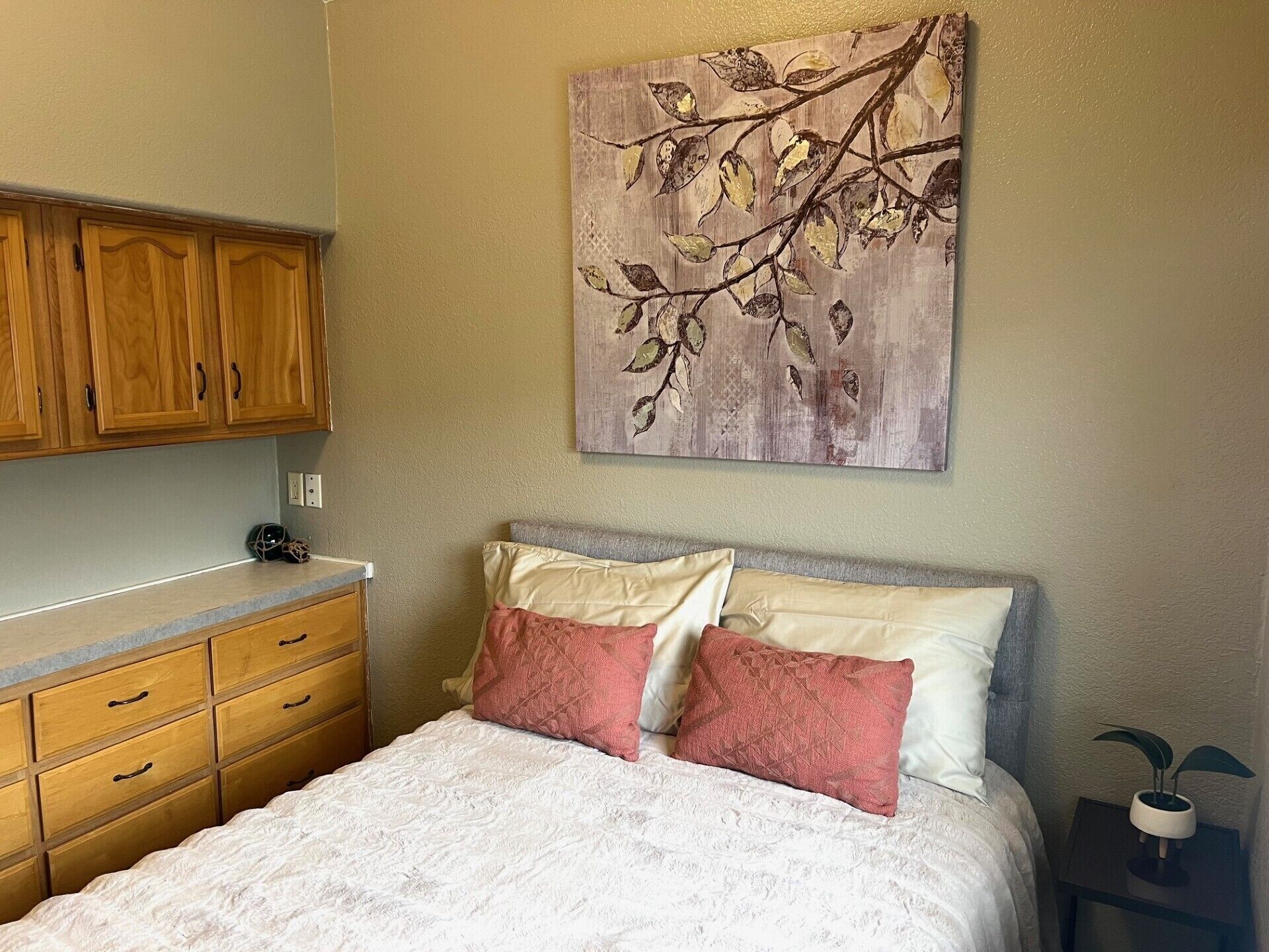 1 dormitorio y ropa de cama