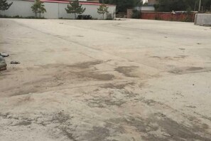 Free self-parking - Hutubi Xintian Hotel (Hutubi)