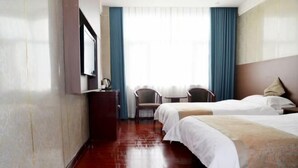 A hotel room with two beds, a desk, a chair, and a window with curtains. - OYO Jingbian County Tianli Holiday Hotel (Jingbian County)