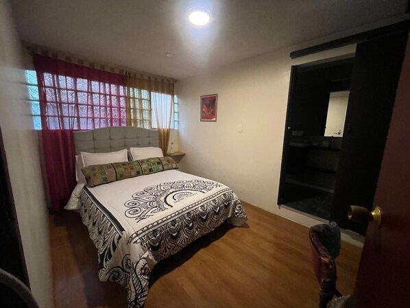 1 bedroom, in-room safe, desk, iron/ironing board