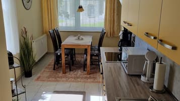 Frigorífic, microones, forn i placa de cuina