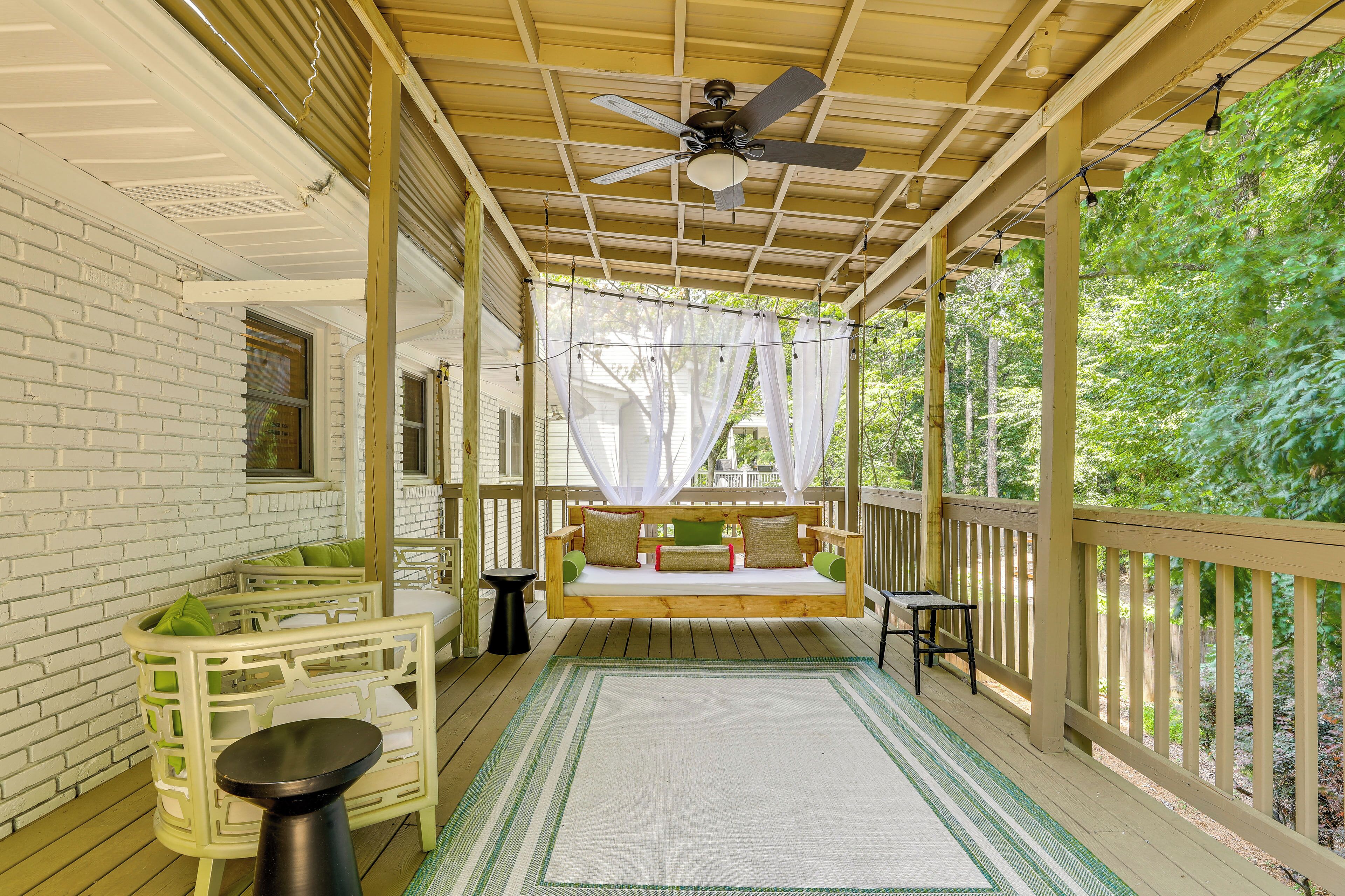 Charming Chamblee Home w/ Fireplace Near Hospitals